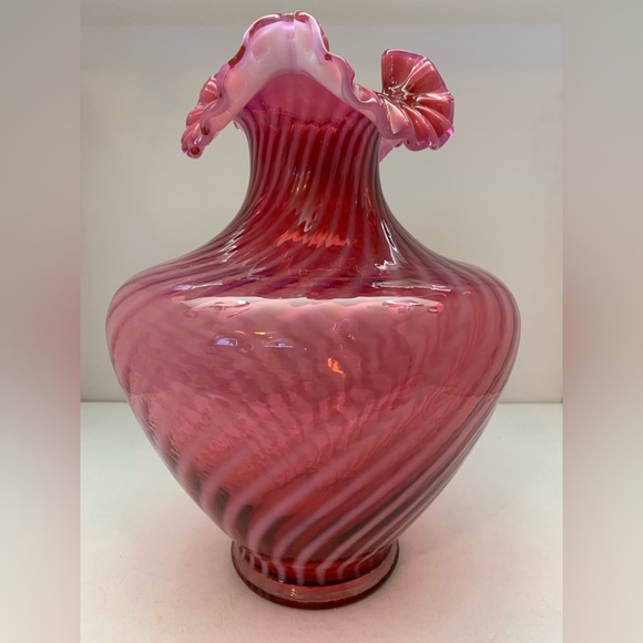 😍 Fenton Cranberry Opalescent Swirl Ruffled Large Round Vase - Picture 10 of 17